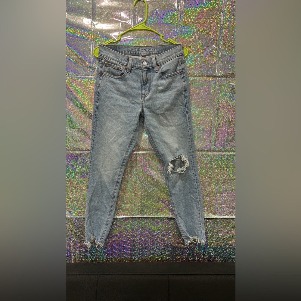 American Eagle Mom Jeans size 4 short